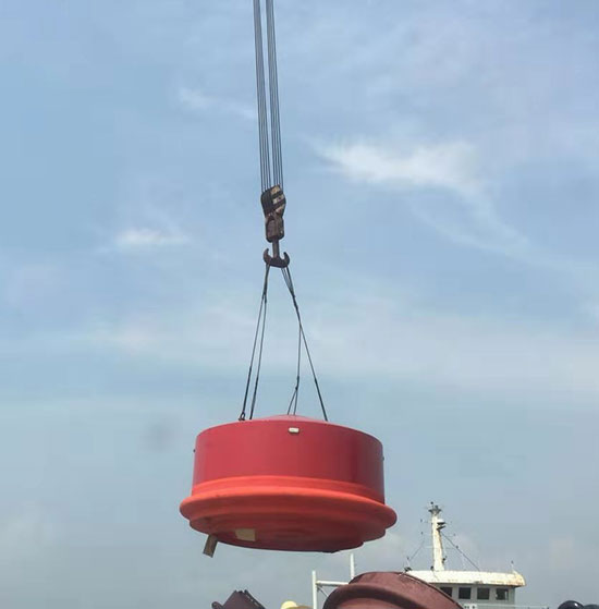 鋼制(質(zhì))浮筒防腐蝕防銹聚脲噴涂機(jī)(圖1) 鋼制(質(zhì))浮筒